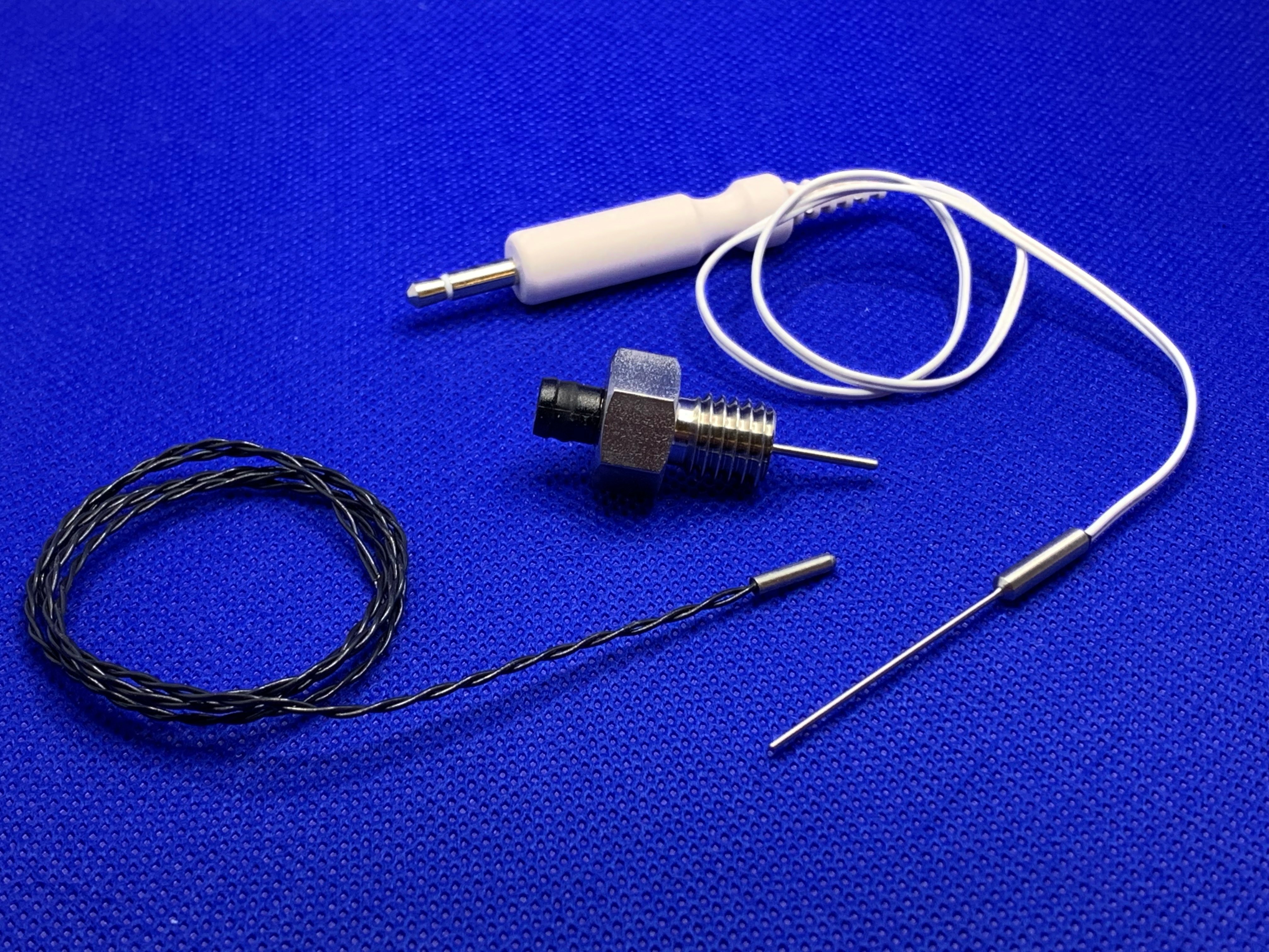 Hemodialysis temperature sensor